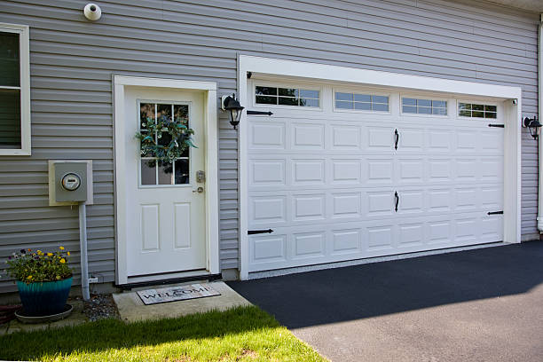 24/7 Emergency Garage Door Panel Replacement experts in Shannon, MS